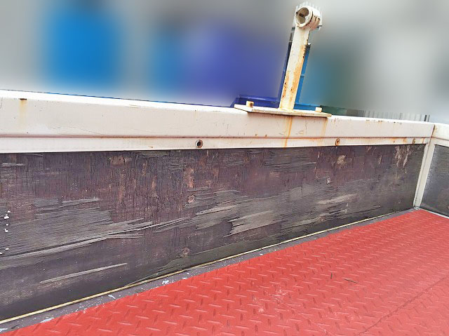 UDトラックスコンドル平ボディ中型（4t）[写真11]