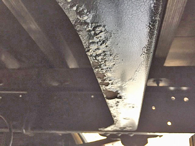 UDトラックスコンドル平ボディ中型（4t）[写真15]