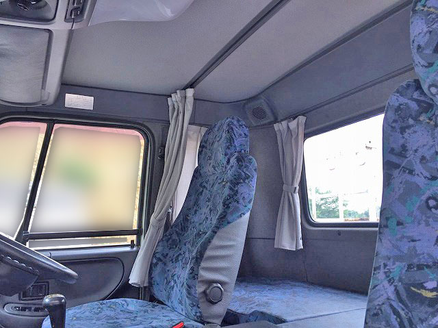 UDトラックスコンドル平ボディ中型（4t）[写真20]