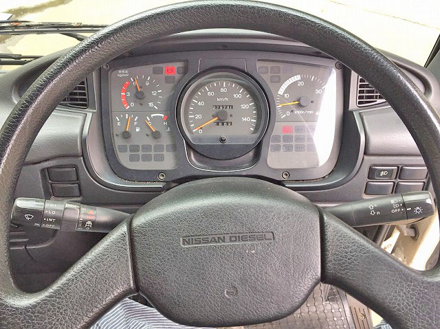 UDトラックスコンドル平ボディ中型（4t）[写真21]