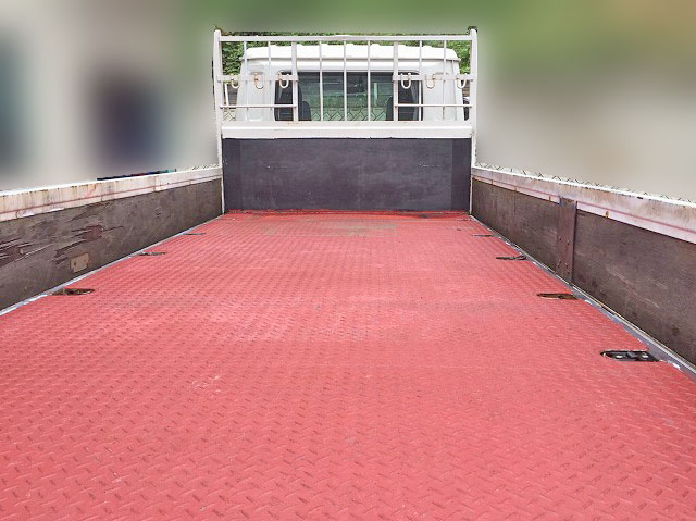 UDトラックスコンドル平ボディ中型（4t）[写真09]