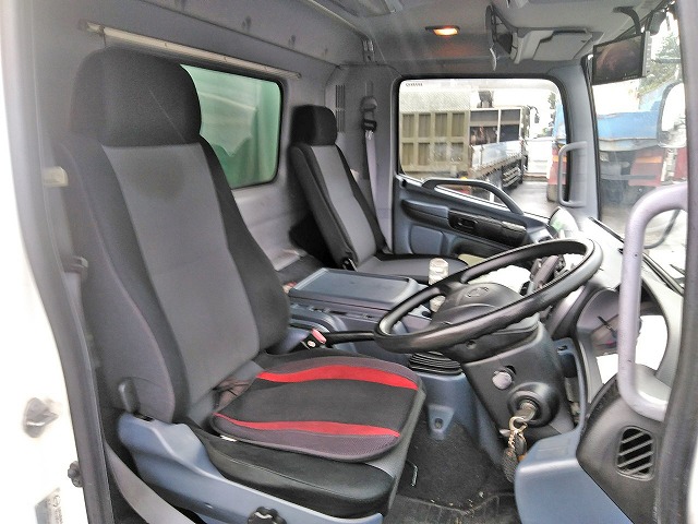 日野レンジャー幌車中型（4t）[写真11]