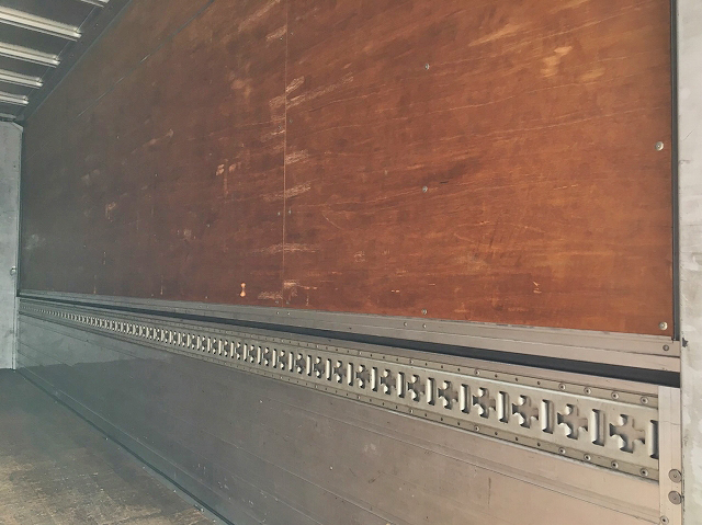 いすゞフォワードアルミウイング中型（4t）[写真12]