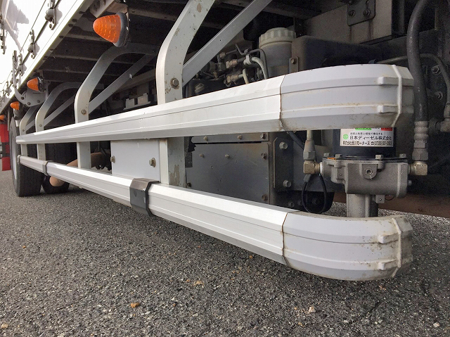 いすゞフォワードアルミウイング中型（4t）[写真16]