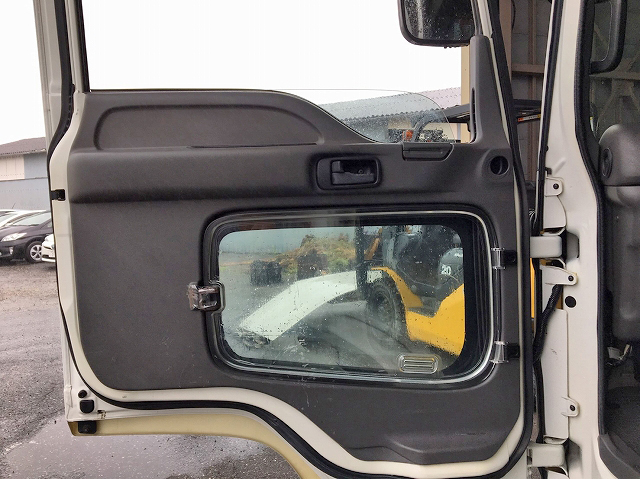 いすゞフォワードアルミウイング中型（4t）[写真28]