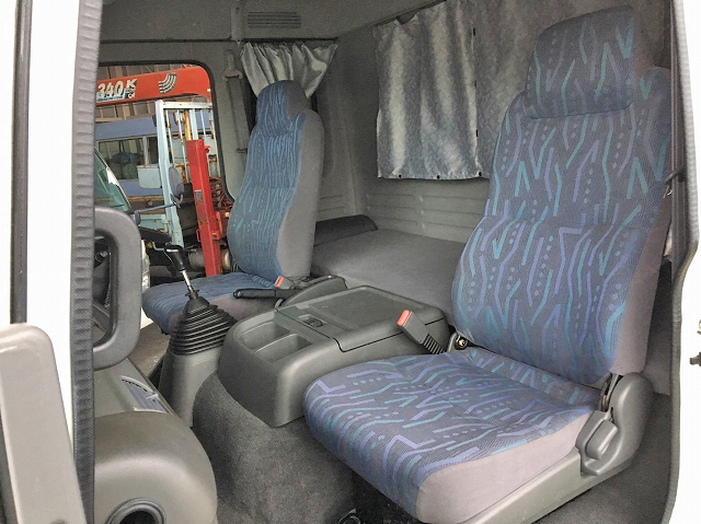 いすゞフォワードアルミウイング中型（4t）[写真30]