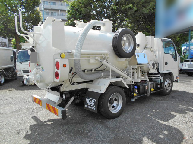 いすゞエルフ汚泥吸引車小型（2t・3t）[写真04]