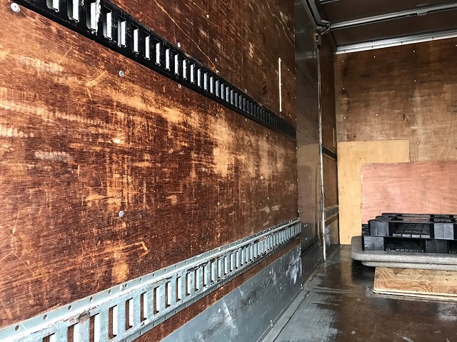 三菱ふそうキャンターアルミバン小型（2t・3t）[写真15]