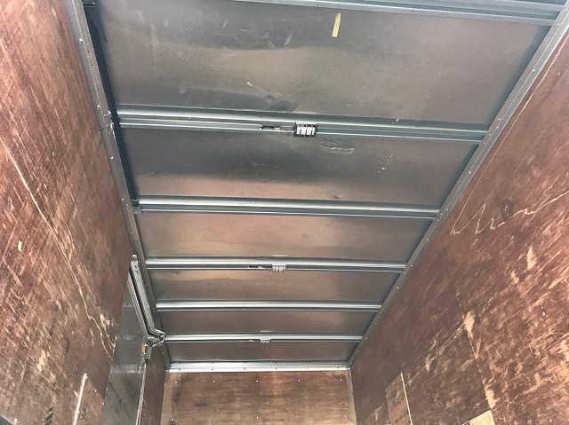 三菱ふそうキャンターアルミバン小型（2t・3t）[写真17]