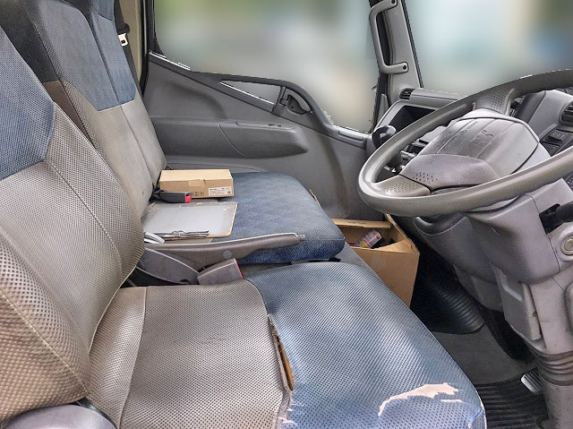 三菱ふそうキャンターアルミバン小型（2t・3t）[写真28]