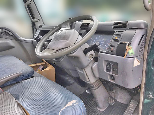 三菱ふそうキャンターアルミバン小型（2t・3t）[写真29]