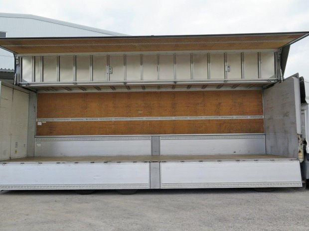 UDトラックスクオンアルミウイング大型（10t）[写真13]