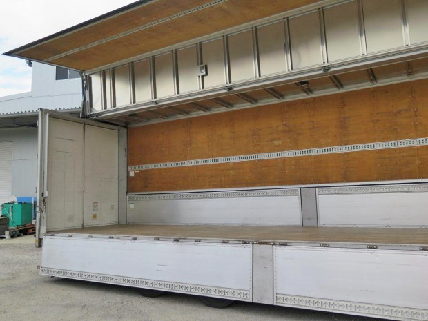 UDトラックスクオンアルミウイング大型（10t）[写真14]