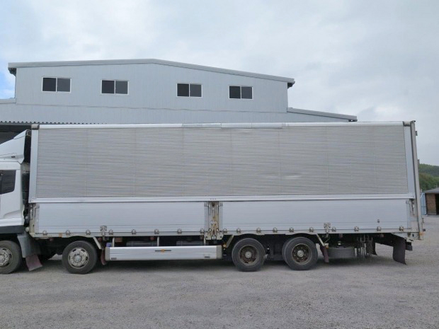 UDトラックスクオンアルミウイング大型（10t）[写真07]