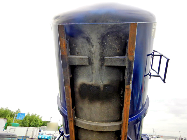 いすゞギガ汚泥吸引車大型（10t）[写真13]