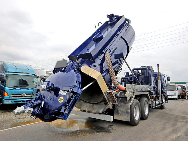 いすゞギガ汚泥吸引車大型（10t）[写真02]