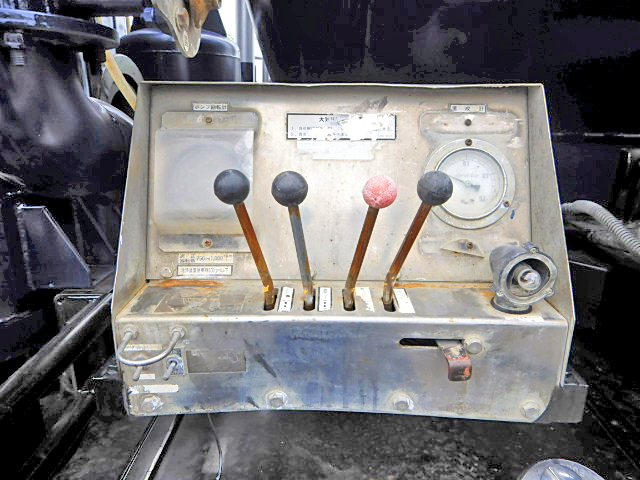 いすゞギガ汚泥吸引車大型（10t）[写真20]