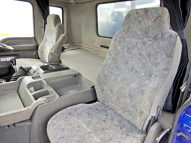 いすゞギガ汚泥吸引車大型（10t）[写真29]