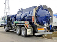 いすゞギガ汚泥吸引車大型（10t）[写真04]