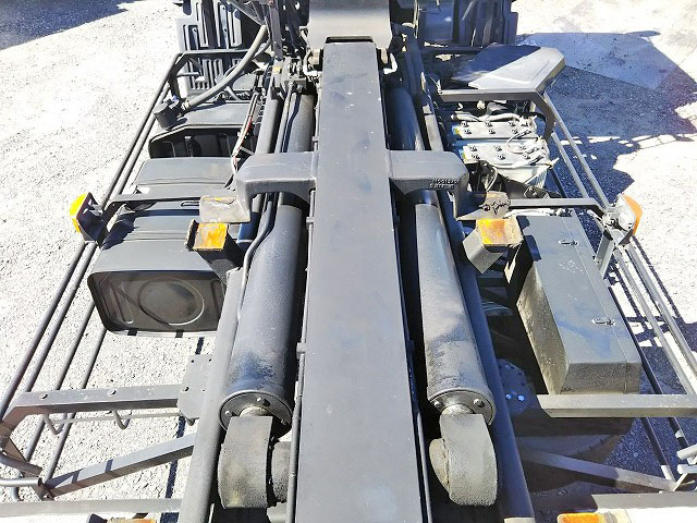 日野プロフィアコンテナ専用車大型（10t）[写真16]