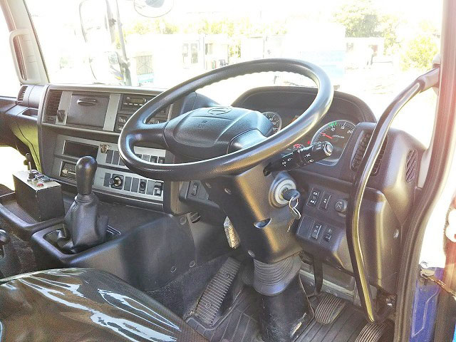 日野プロフィアコンテナ専用車大型（10t）[写真30]