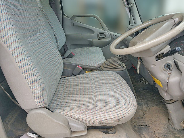 トヨタトヨエース平ボディ小型（2t・3t）[写真17]