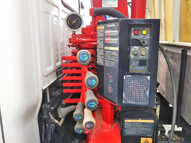 いすゞエルフユニック3段小型（2t・3t）[写真13]