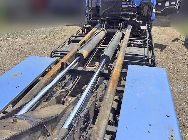 いすゞギガアームロール大型（10t）[写真10]