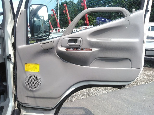 日野デュトロ平ボディ小型（2t・3t）[写真28]