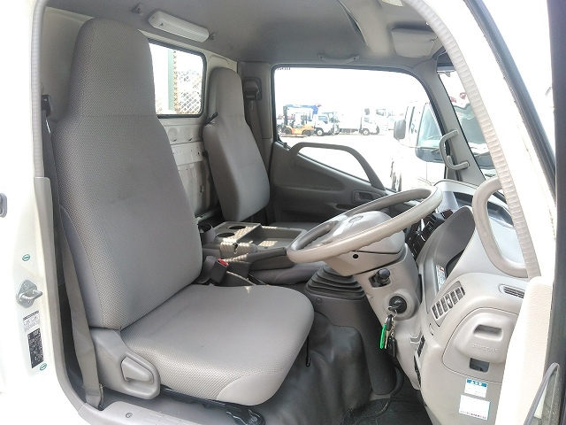 日野デュトロ平ボディ小型（2t・3t）[写真29]