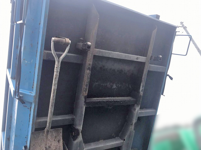 UDトラックスコンドル深ダンプ（土砂禁ダンプ）小型（2t・3t）[写真13]