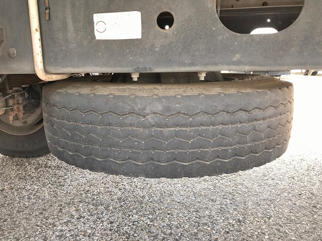 いすゞフォワード冷蔵冷凍ウイング中型（4t）[写真20]