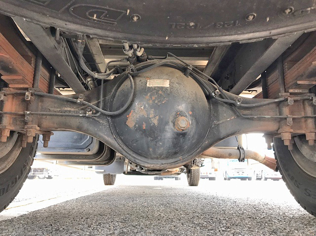 いすゞフォワード冷蔵冷凍ウイング中型（4t）[写真21]