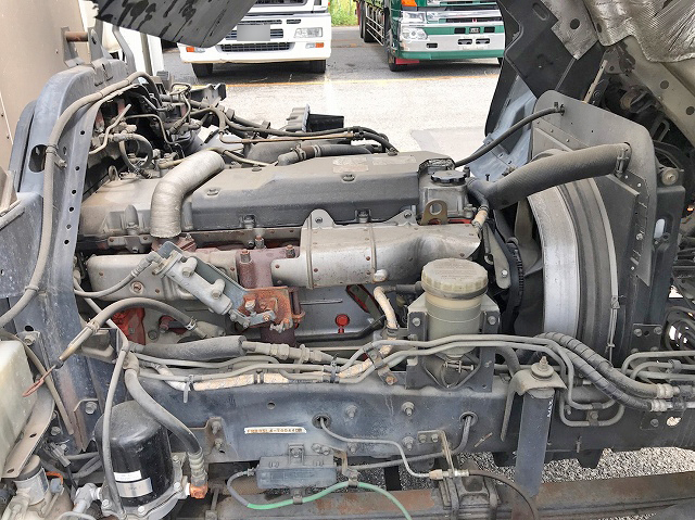 いすゞフォワード冷蔵冷凍ウイング中型（4t）[写真24]