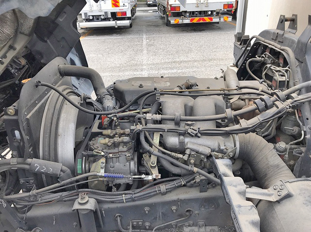 いすゞフォワード冷蔵冷凍ウイング中型（4t）[写真25]