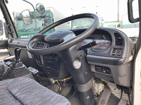 いすゞフォワード冷蔵冷凍ウイング中型（4t）[写真30]