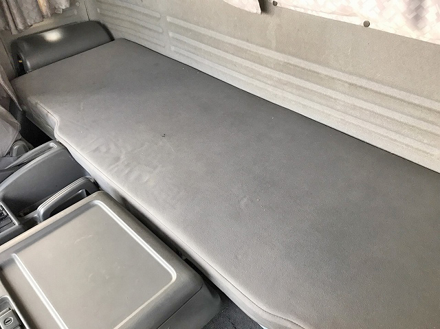 いすゞフォワード冷蔵冷凍ウイング中型（4t）[写真32]