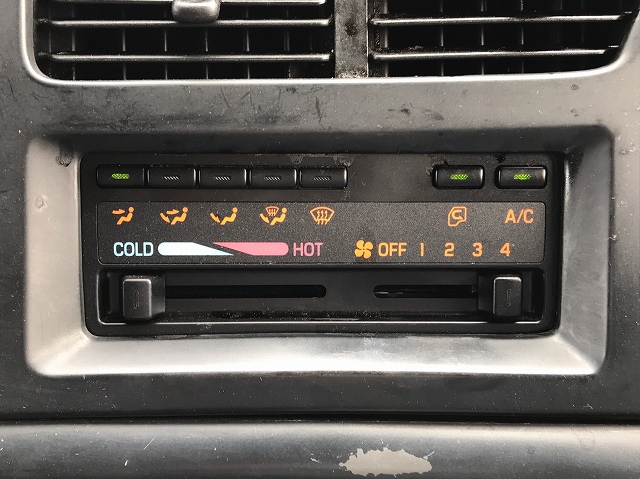 いすゞフォワード冷蔵冷凍ウイング中型（4t）[写真38]