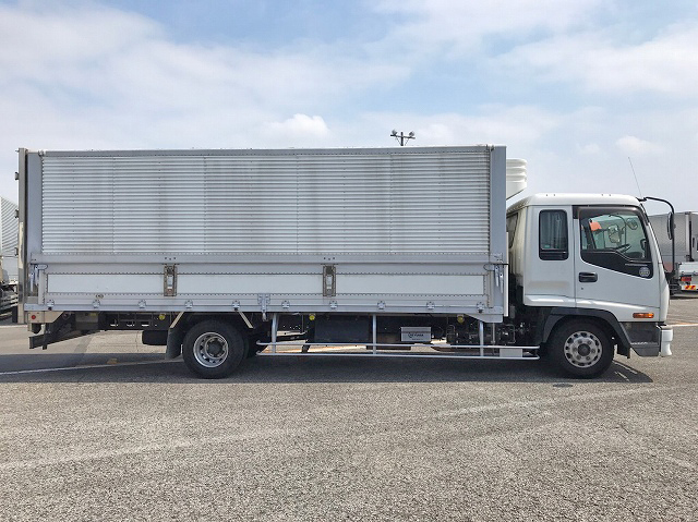 いすゞフォワード冷蔵冷凍ウイング中型（4t）[写真07]