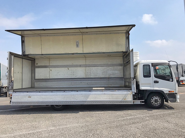 いすゞフォワード冷蔵冷凍ウイング中型（4t）[写真08]