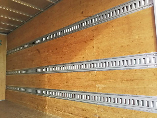 いすゞエルフアルミバン小型（2t・3t）[写真12]