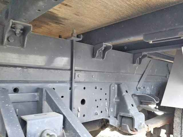 いすゞエルフアルミバン小型（2t・3t）[写真24]