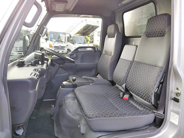 いすゞエルフアルミバン小型（2t・3t）[写真32]