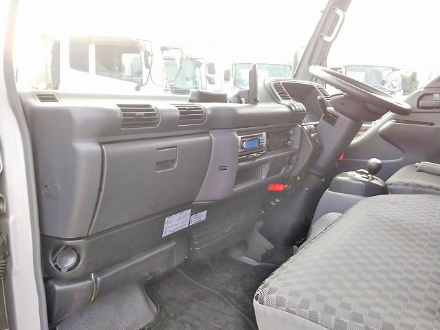 いすゞエルフアルミバン小型（2t・3t）[写真33]