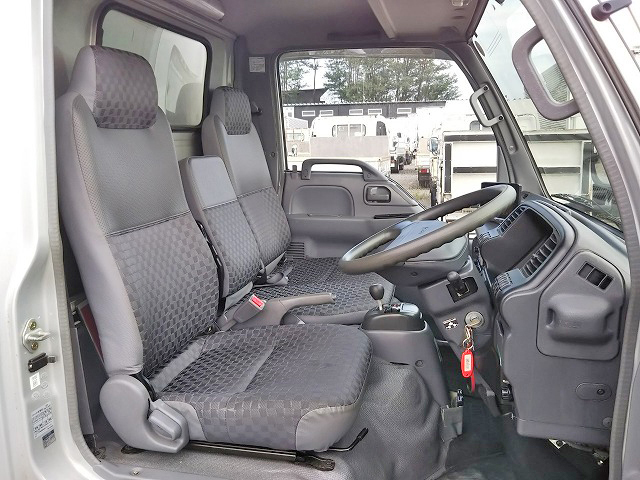 いすゞエルフアルミバン小型（2t・3t）[写真34]