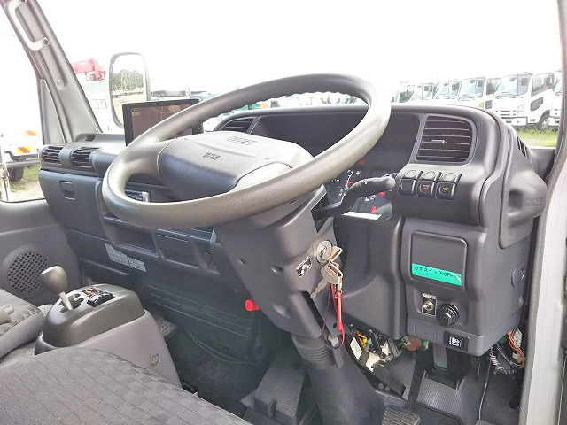 いすゞエルフアルミバン小型（2t・3t）[写真35]