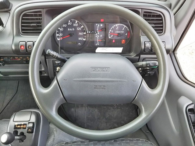 いすゞエルフアルミバン小型（2t・3t）[写真37]