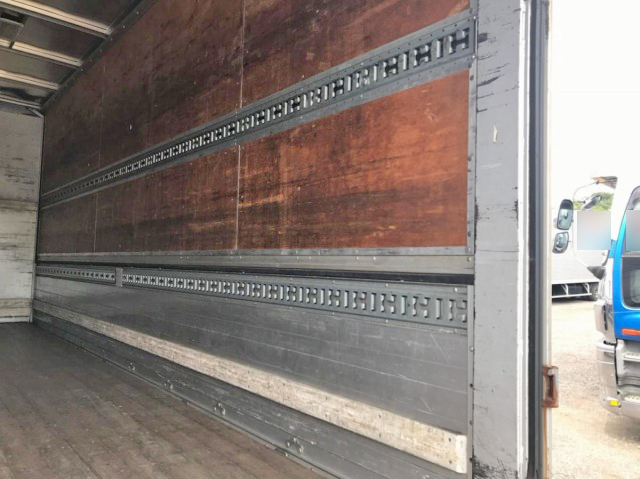 三菱ふそうファイターアルミウイング中型（4t）[写真13]