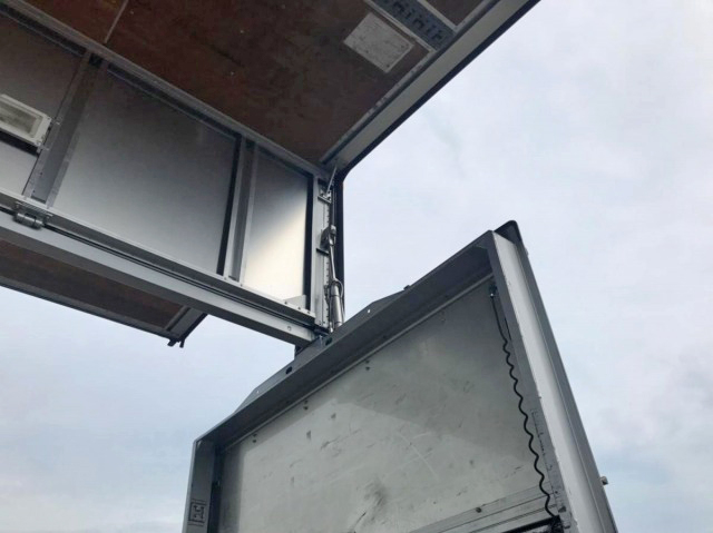 三菱ふそうファイターアルミウイング中型（4t）[写真17]