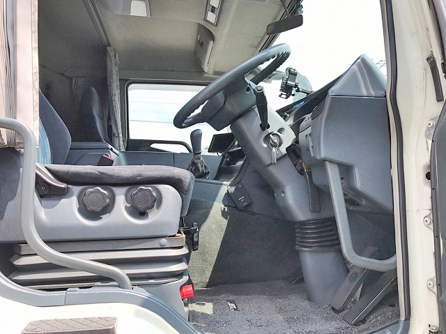 三菱ふそうスーパーグレートアルミブロック大型（10t）[写真15]